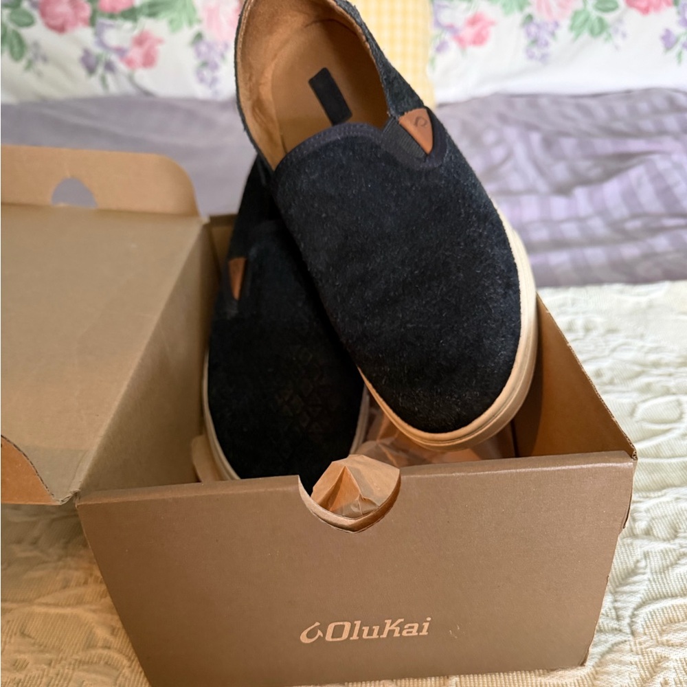 OluKai Black and Tan Leather Loafers